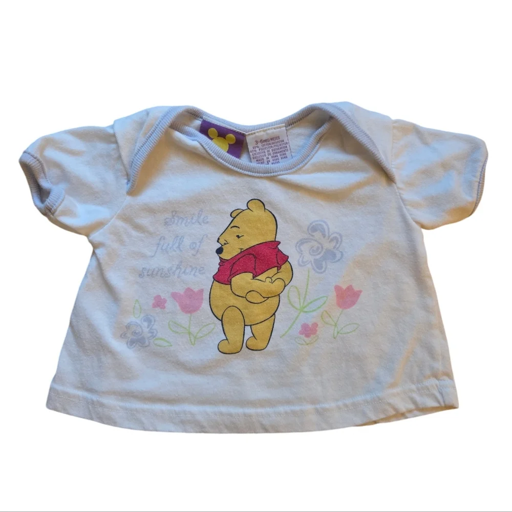 Vintage Y2K Disney Winnie the Pooh graphic t-shirt